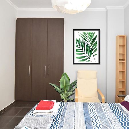 Modern Apartment In The Heart Of The City Лариса Екстериор снимка