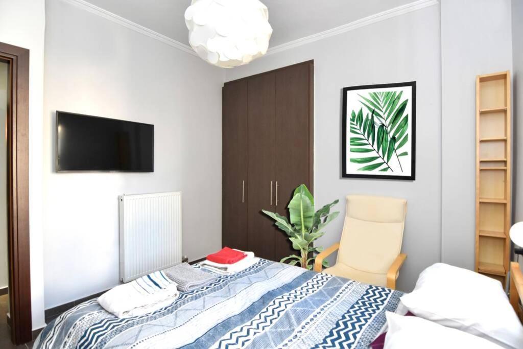 Modern Apartment In The Heart Of The City Лариса Екстериор снимка