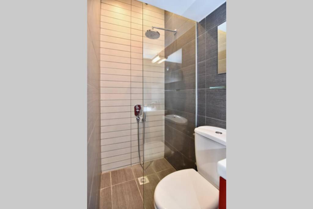 Modern Apartment In The Heart Of The City Лариса Екстериор снимка